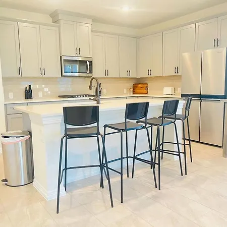 Family-friendly Urban Retreat: Experience The Comfort Of This Inviting Apartment, Perfect For Families. Apartment